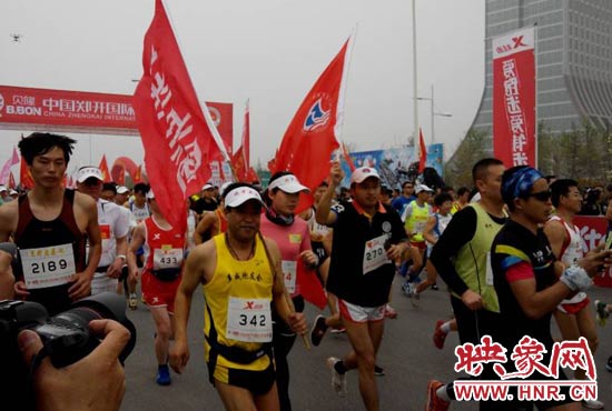 目前在鄭開大道上，一場角逐正在展開。