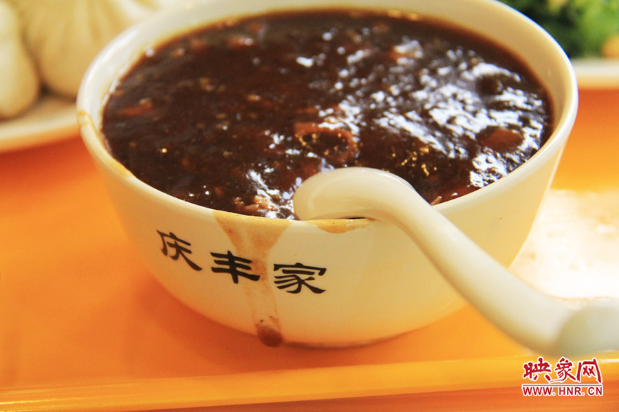 一碗炒肝,看上去也有滋有味。