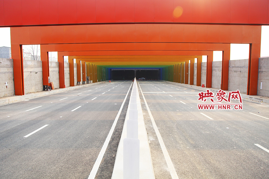 記者駕車(chē)體驗(yàn)。