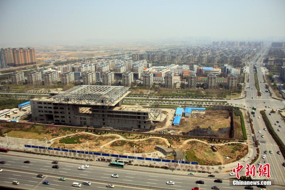 河南“中原之門(mén)”大樓投資1.8億爛尾 河南“中原之門(mén)”大樓投資1.8億爛尾