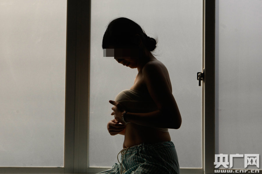 將挑戰(zhàn)國內(nèi)最大的600cc隆胸假體，誓要成為“中國最胸辣媽”。