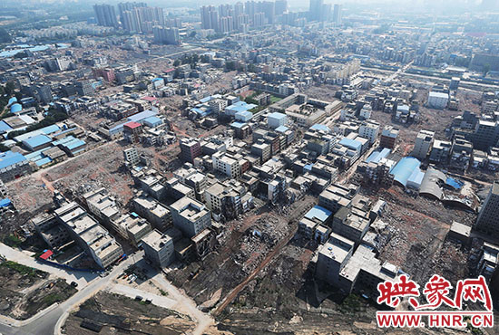 震驚！航拍鄭州城中村拆遷 宛如“地震災區(qū)”
