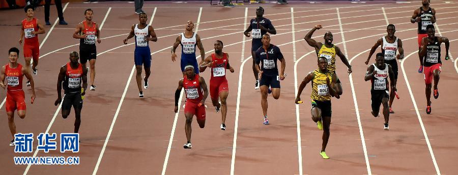 牙買加隊選手博爾特（前排右）在比賽中。