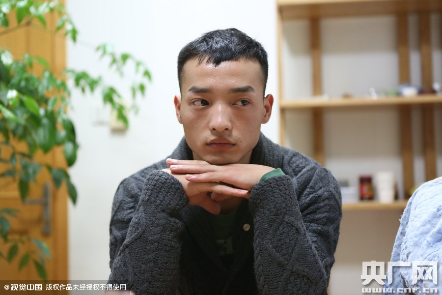 網(wǎng)絡(luò)紅人葉良辰現(xiàn)身浙江臺(tái)州，接受記者的專訪。