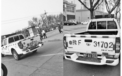 鶴壁市兩輛城管執(zhí)法車被拍到車身噴的號碼與牌照不符。