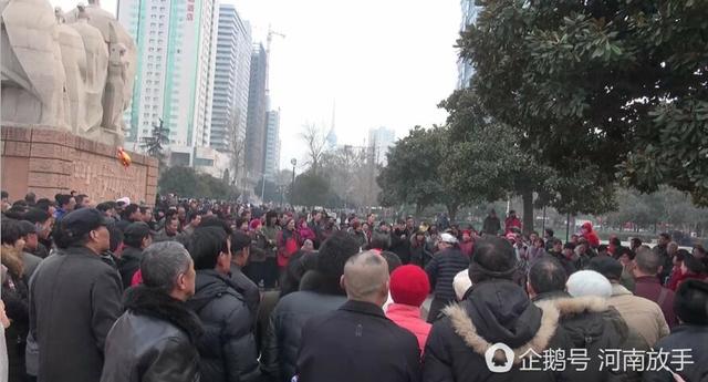 洛陽大叔扮豬八戒 一個(gè)動(dòng)作令人臉紅