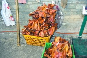 警方現(xiàn)場查獲的Y臘肉。