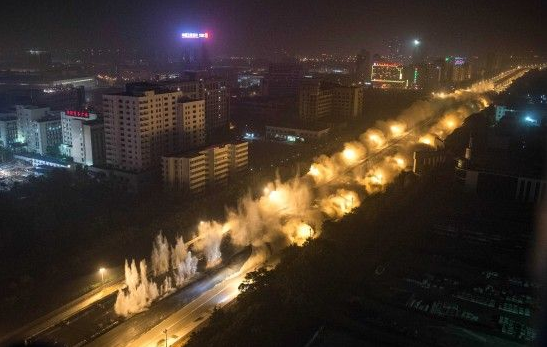 沌陽高架爆破瞬間。