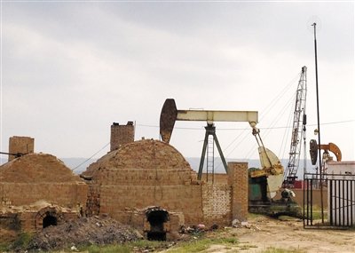 正在作業(yè)的揭蓋井，位于定邊縣紅柳溝鎮(zhèn)紅柳溝村。