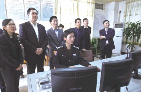 國家民政部農(nóng)村社區(qū)驗收評估組對南海區(qū)農(nóng)村社區(qū)建設進行檢查驗收。