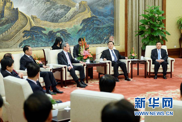 2月20日,全國人大常委會委員長張德江在北京人民大會堂會見以韓中議員外交協(xié)議會會長鄭夢準為團長的韓國