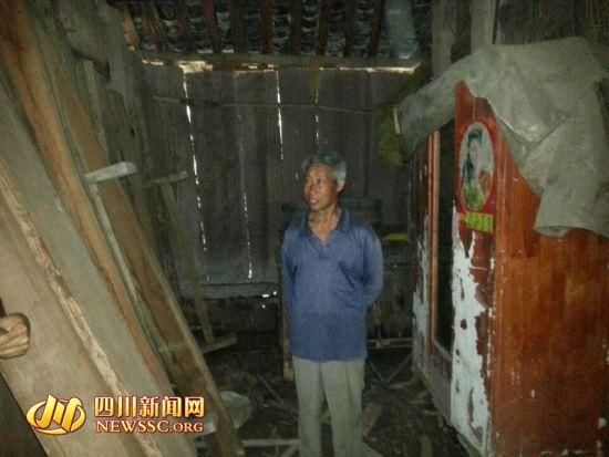 王本余的堂兄王本武向四川新聞網(wǎng)記者介紹王本余還剩下的財(cái)物。