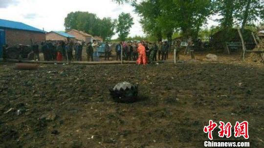 三不明飛行物墜入中國黑龍江境內(nèi)現(xiàn)場已封鎖(圖) 三不明飛行物墜入中國黑龍江境內(nèi)現(xiàn)場已封鎖(圖)