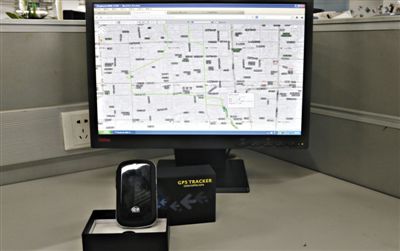 記者花近400元網(wǎng)購的定位監(jiān)聽器，能通過短信激活，進(jìn)行實(shí)時(shí)監(jiān)聽。