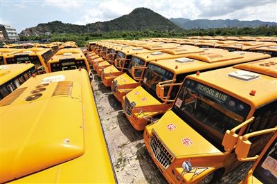 8月28日，浙江溫嶺，擱置農(nóng)村近1年的校車。