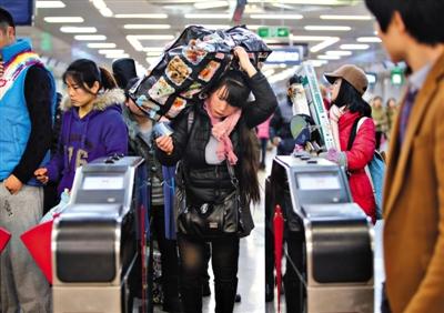 “網(wǎng)絡(luò)黃?！迸浒僬讓拵屍?0.1秒發(fā)現(xiàn)退票