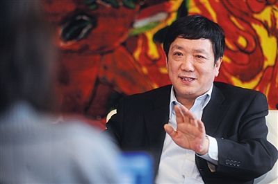 　政協(xié)委員、中國(guó)電力投資集團(tuán)總經(jīng)理陸啟洲稱，7800元是其每月基本工資。資料圖片/新京報(bào)記者 楊杰