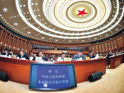 昨日，食品安全法修訂草案提交十二屆全國人大常委會第十四次會議進行三審。 新華社記者 李濤 攝