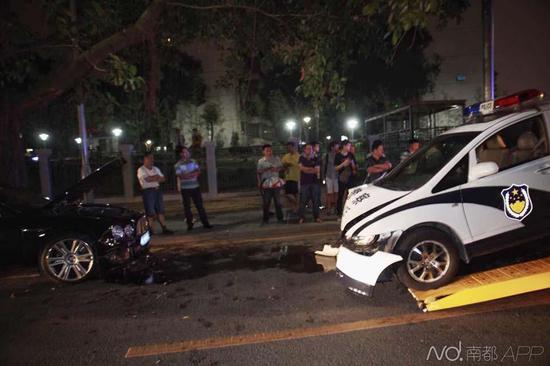 當時賓利司機去筆架山爬山，車停在路邊，剛回來便發(fā)現(xiàn)車輛發(fā)生了事故。