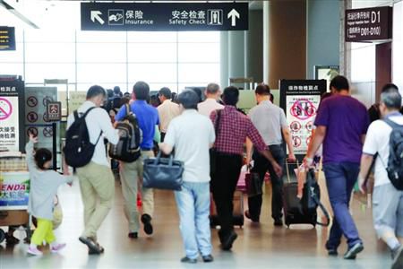 近期乘飛機(jī)應(yīng)留足更多的時(shí)間以免誤機(jī)。/晨報(bào)記者 殷立勤