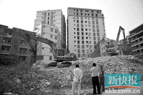 在無數(shù)次專項行動和強(qiáng)拆風(fēng)暴的背后，是衍生出的各色潛規(guī)則。