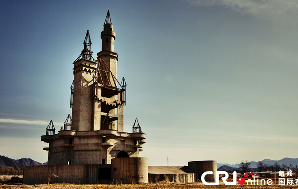 有著“鬼城”、“現(xiàn)實版的寂靜嶺”、“城堡廢墟”等稱號的城堡。沈湜 攝…