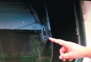 小偷“火攻”一夜盜竊車內導航儀 停車場不管賠 小偷“火攻”一夜盜竊車內導航儀 停車場不管賠