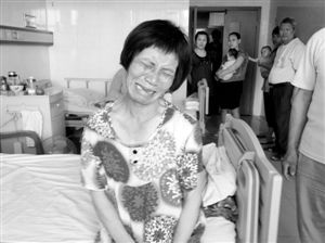 周小姐的母親哭訴：“女兒這一輩子全毀了。”