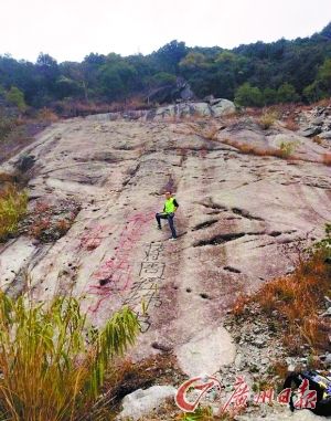 “蔣周經(jīng)緯”上傳的涂鴉圖。加油轉(zhuǎn)過彎就到了蔣周經(jīng)緯書。網(wǎng)絡(luò)截圖