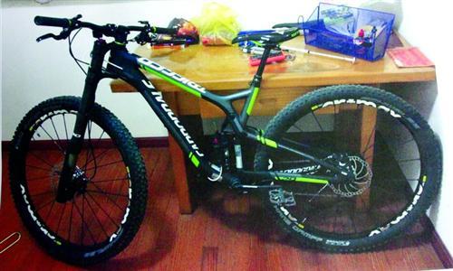 男子偷6.6萬(wàn)元進(jìn)口頂級(jí)自行車(chē) 以300元賣(mài)出(圖) 男子偷6.6萬(wàn)元進(jìn)口頂級(jí)自行車(chē) 以300元賣(mài)出(圖)