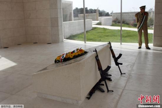 當(dāng)?shù)貢r間11月11日，約旦河西岸城市拉姆安拉，巴勒斯坦舉行儀式紀(jì)念阿拉法特逝世8周年。