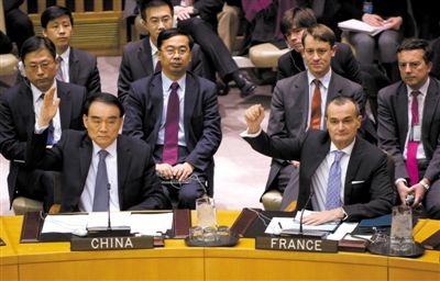 1月22日，紐約，中國常駐聯(lián)合國代表李保東舉手贊成通過對(duì)朝鮮制裁決議。