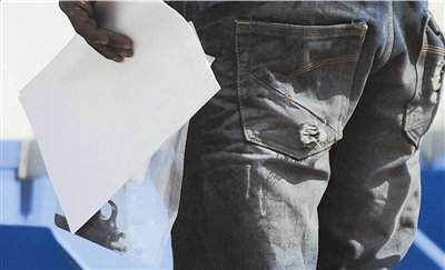 涉案手槍。新華社發(fā)