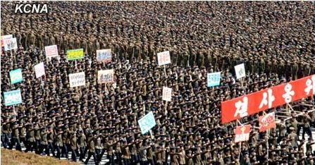 大會結(jié)束后，與會群眾舉行示威游行。