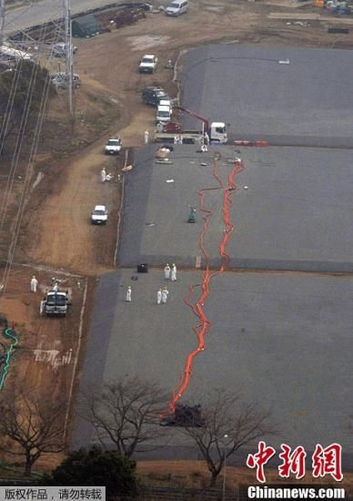 東京電力公司福島第一核電站一儲水池4月5日發(fā)生污水泄漏事故，維修人員自4月6日起，開始使用5臺水泵進(jìn)行污水轉(zhuǎn)移作業(yè)，目前已成功轉(zhuǎn)移13000噸污水，但是仍有47噸發(fā)生了泄露。事故發(fā)生3天以來，泄漏污水總量約167噸。