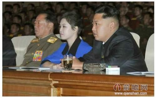 李雪主新發(fā)型簡(jiǎn)潔可愛(ài) 疑為滿足金正恩的喜好 李雪主新發(fā)型簡(jiǎn)潔可愛(ài) 疑為滿足金正恩的喜好