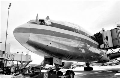 2011年4月5日，美國航空公司為洛杉磯至上海首條直飛航線的開通舉行剪彩儀式。目前，美國航空、美國聯(lián)合航空和達美航空已經(jīng)向中國提交了飛行計劃。