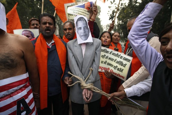 印度新德里民眾憤而示威抗議。