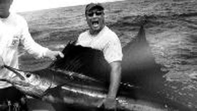 一名騙補(bǔ)者在國(guó)外度假捕魚