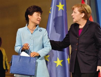 26日，默克爾與來訪的樸槿惠會晤。