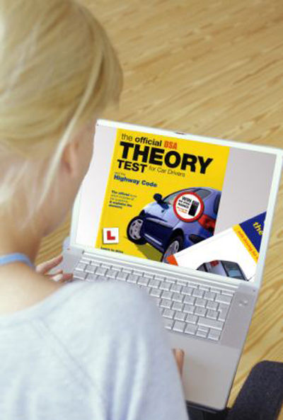 駕駛標(biāo)準(zhǔn)局的發(fā)言人稱，駕照申請(qǐng)通過率低證明了英國(guó)駕駛安全系數(shù)高。