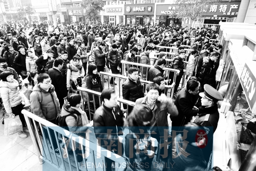 節(jié)后，鄭州火車站迎來旅客返程高峰