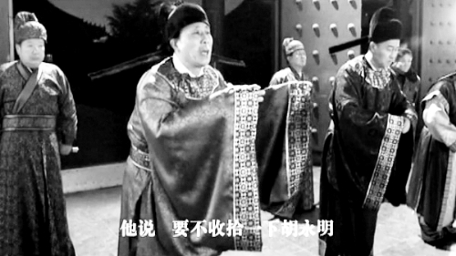 微電影中，“權(quán)貴人士”對(duì)“胡永明”多加陷害 視頻截圖