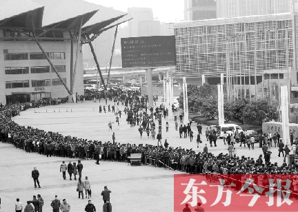 3月2日，在鄭州國際會展中心，河南省春季人才招聘會舉行，六萬五千名求職者扎堆求職