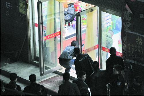 鄭州:男子劫持售貨員 談判專家苦苦“攻心” 鄭州:男子劫持售貨員 談判專家苦苦“攻心”