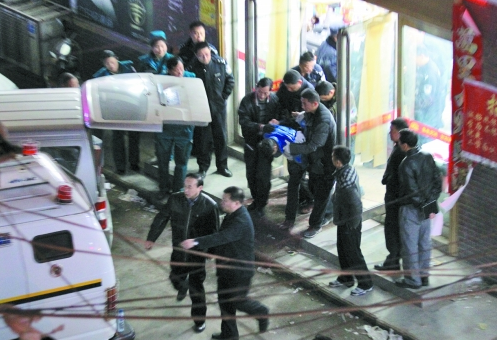 鄭州:男子劫持售貨員 談判專家苦苦“攻心” 鄭州:男子劫持售貨員 談判專家苦苦“攻心”