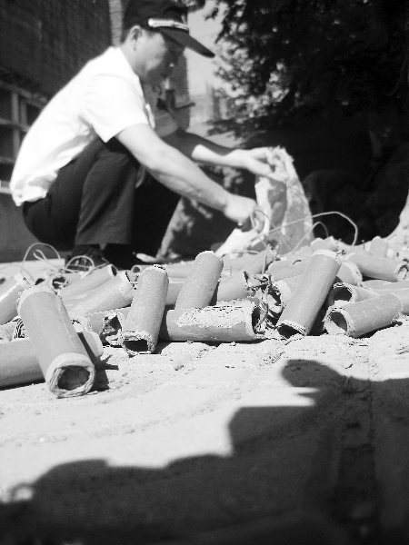 這半袋子墜子炮，多虧被及時(shí)發(fā)現(xiàn)