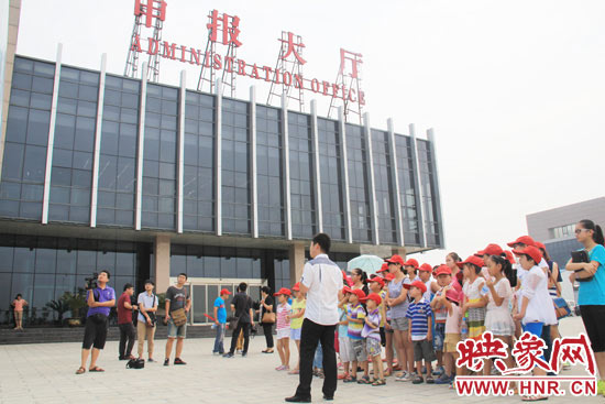 鄭州15名青少年代表“走進鄭州航空港” 鄭州15名青少年代表“走進鄭州航空港”