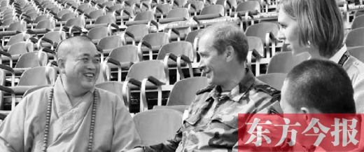 克里姆林宮警衛(wèi)司令謝爾蓋將軍會見釋永信，一同觀看排練