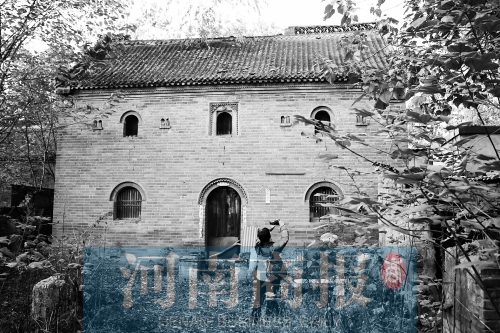 花五松的老宅里，還有祖上留下的牌位